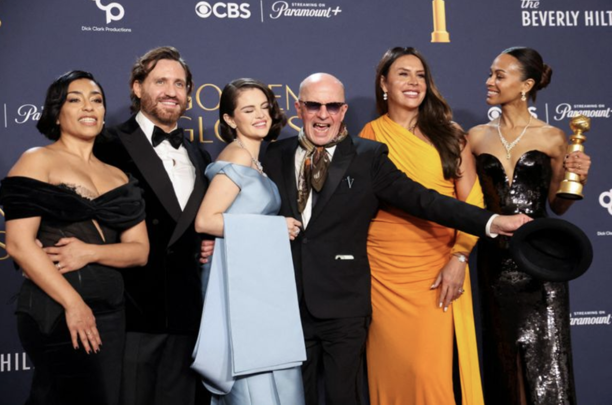 (left to right) Adriana Paz, Edgar Ramirez, Selena Gomez, Jacques Audiard, Karla Sofia Gascon, and Zoe Saldana receive awards for the production "Emilia Pérez."